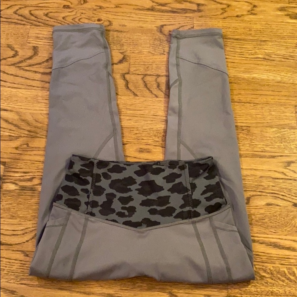 BASICALLY  NEW lulu-lemon // offer willing togolow